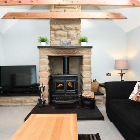 Ailnack Cottage -Cheerful Cottage With Secure Garden And Off Street Parking Sleeps 4 托明陶尔 外观 照片