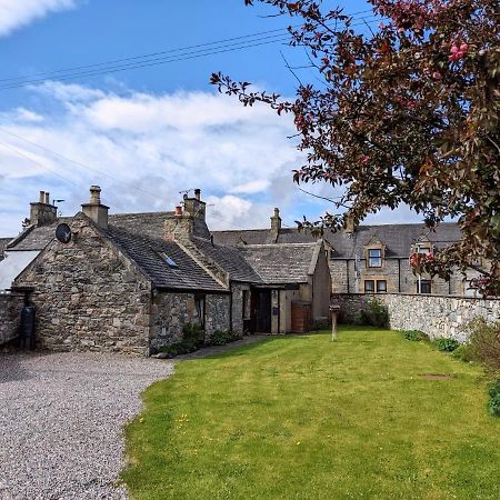 Ailnack Cottage -Cheerful Cottage With Secure Garden And Off Street Parking Sleeps 4 托明陶尔 外观 照片