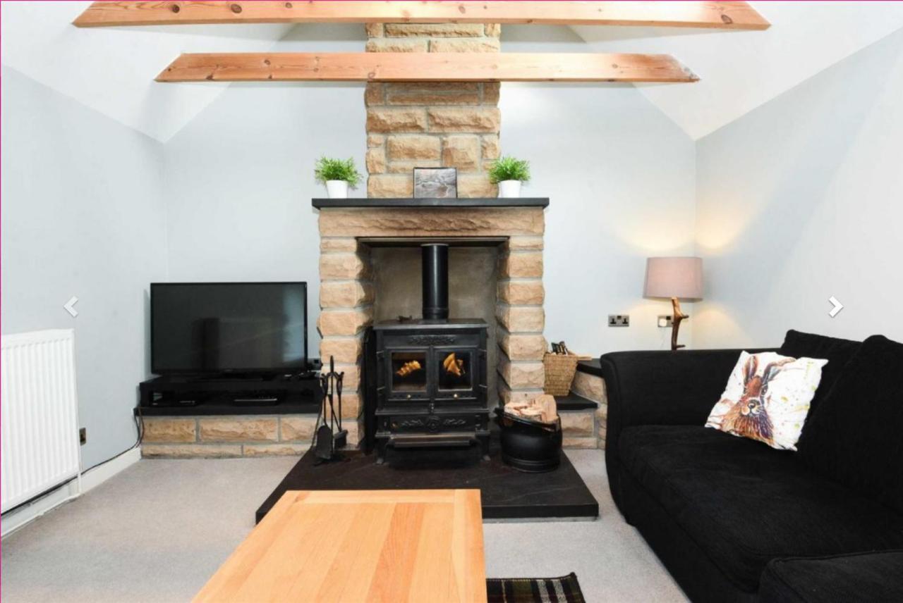 Ailnack Cottage -Cheerful Cottage With Secure Garden And Off Street Parking Sleeps 4 托明陶尔 外观 照片