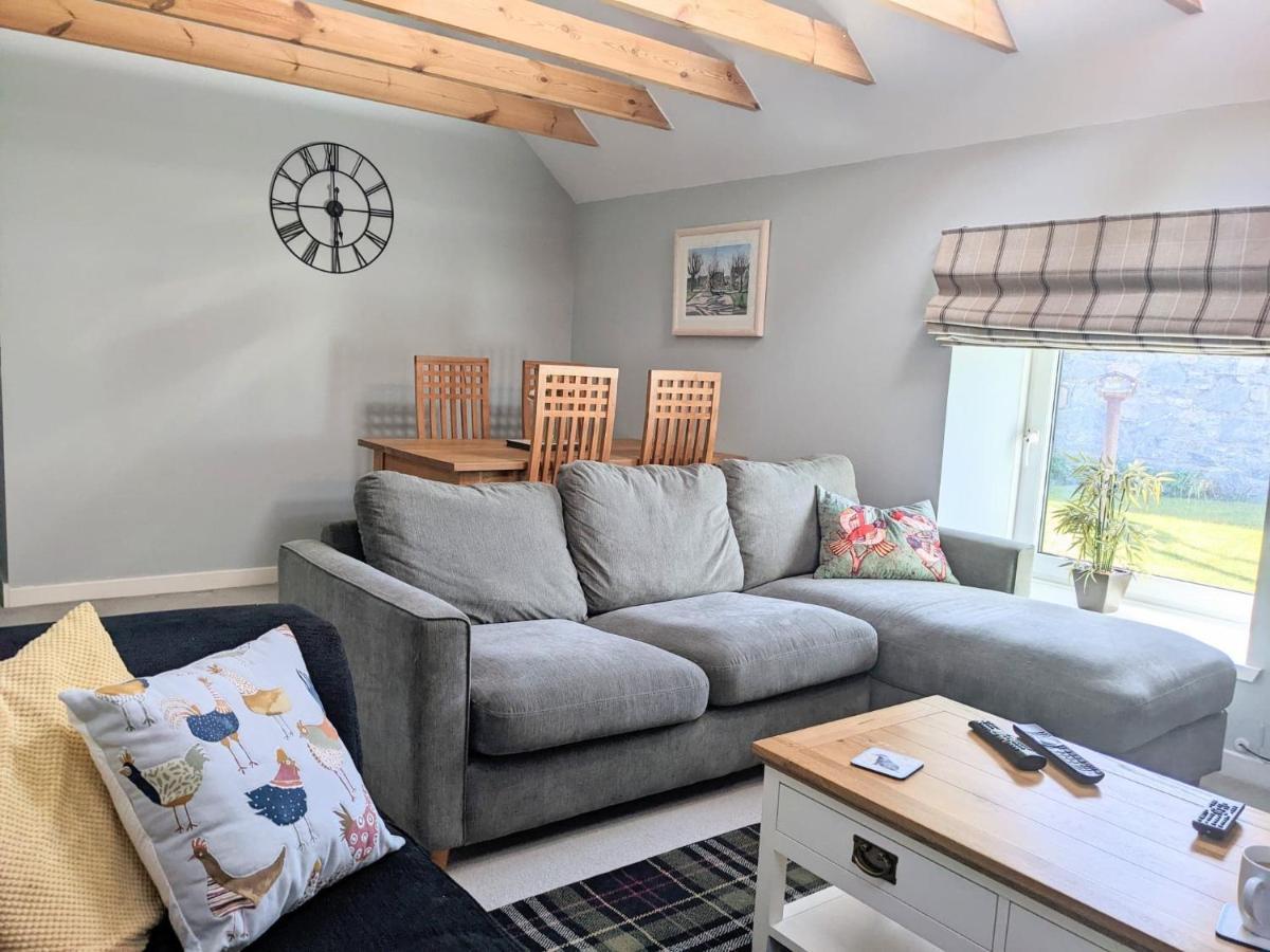 Ailnack Cottage -Cheerful Cottage With Secure Garden And Off Street Parking Sleeps 4 托明陶尔 外观 照片