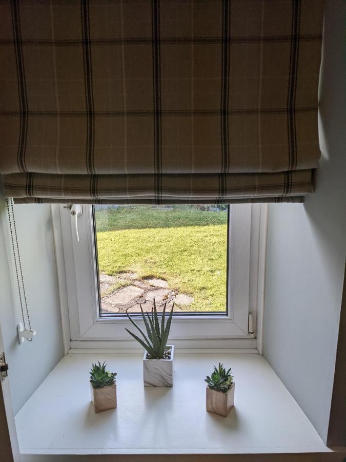 Ailnack Cottage -Cheerful Cottage With Secure Garden And Off Street Parking Sleeps 4 托明陶尔 外观 照片