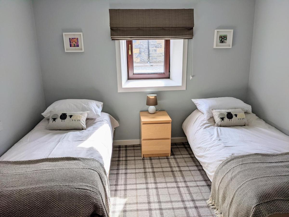 Ailnack Cottage -Cheerful Cottage With Secure Garden And Off Street Parking Sleeps 4 托明陶尔 外观 照片