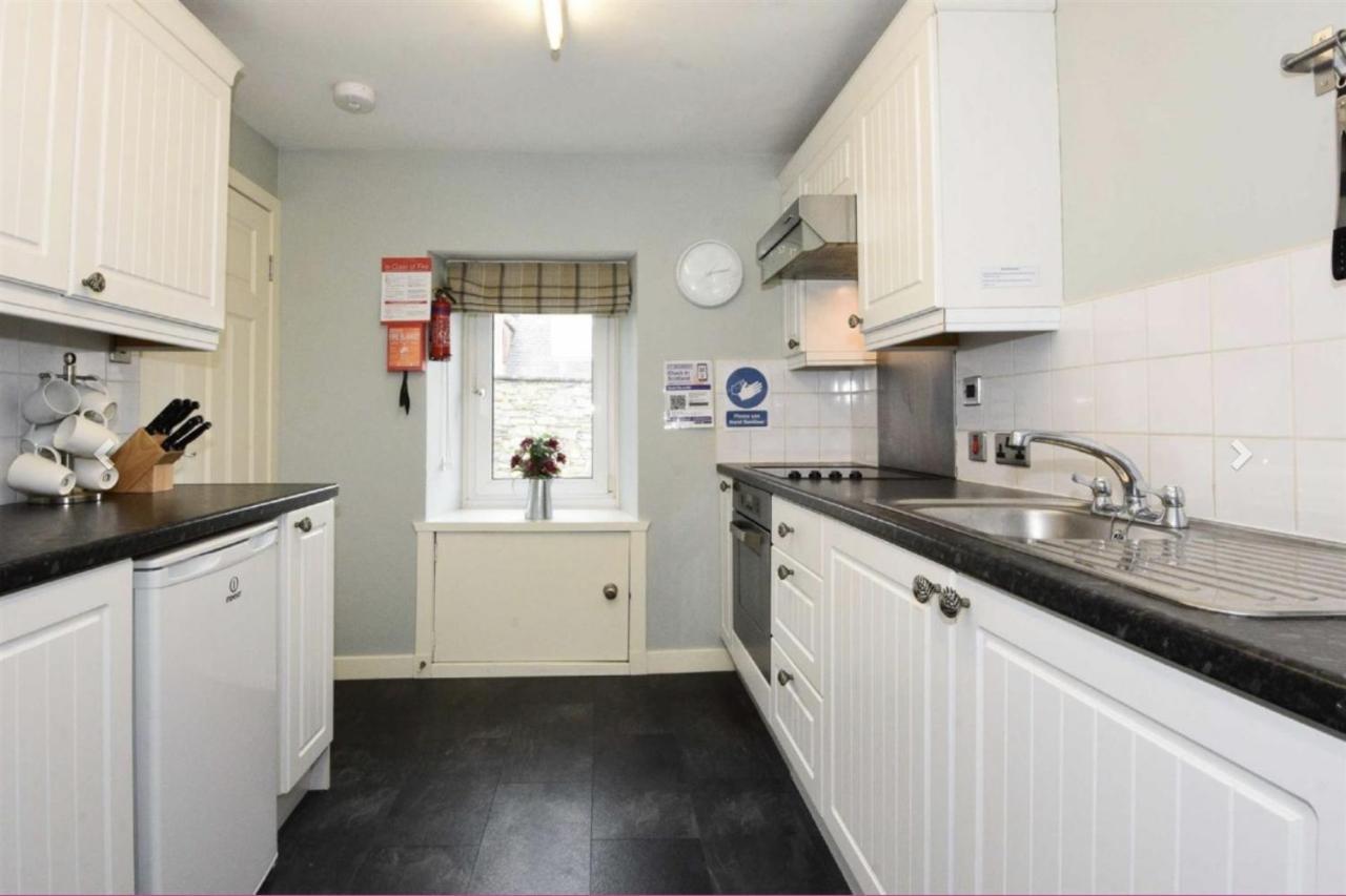 Ailnack Cottage -Cheerful Cottage With Secure Garden And Off Street Parking Sleeps 4 托明陶尔 外观 照片